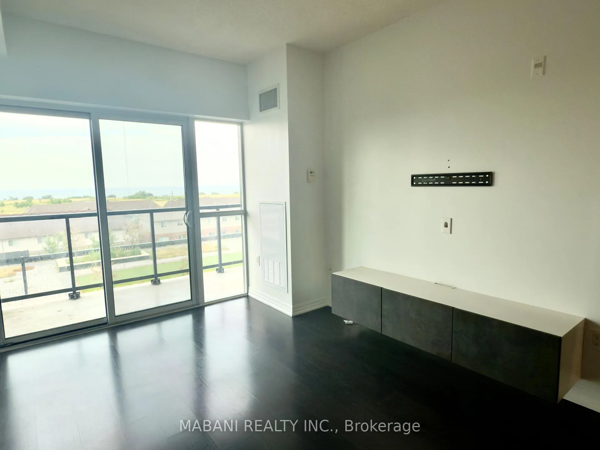 Photo 16 of Unit 405, 560 North Service Road, Grimsby, Grimsby Beach — HOMEH