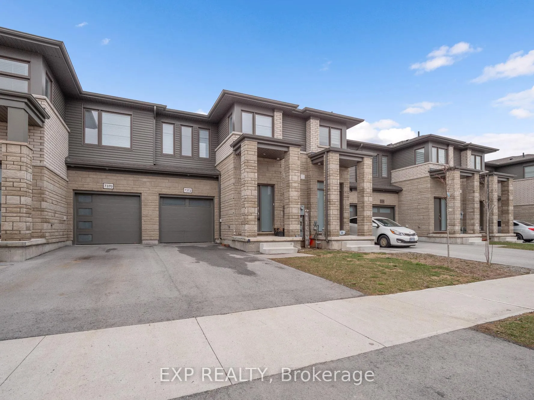 Photo 2 of 7372 Marvel Drive, Niagara Falls, Brown — HOMEH