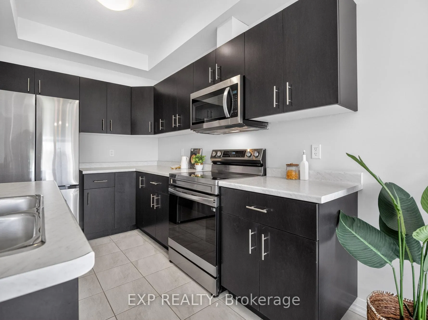 Photo 7 of 7372 Marvel Drive, Niagara Falls, Brown — HOMEH