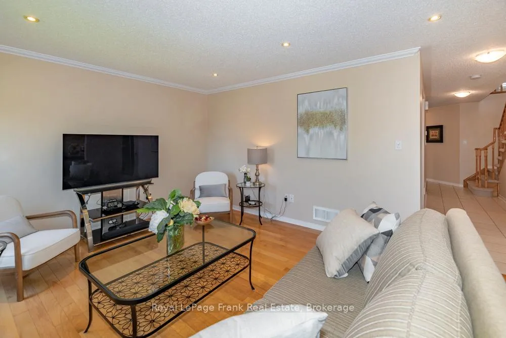 Photo 11 of 720 Ormond Drive, Oshawa, Samac — HOMEH