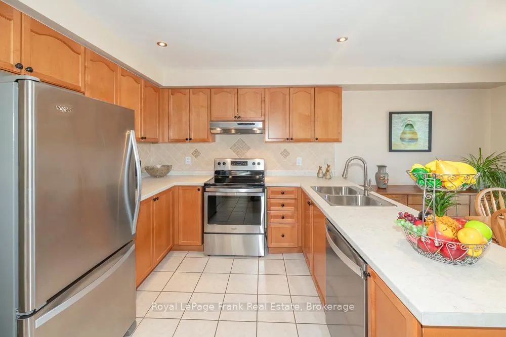 Photo 13 of 720 Ormond Drive, Oshawa, Samac — HOMEH