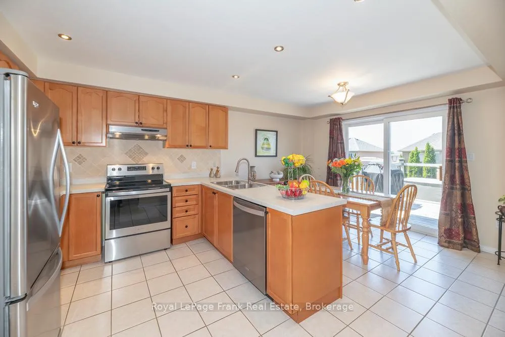 Photo 14 of 720 Ormond Drive, Oshawa, Samac — HOMEH