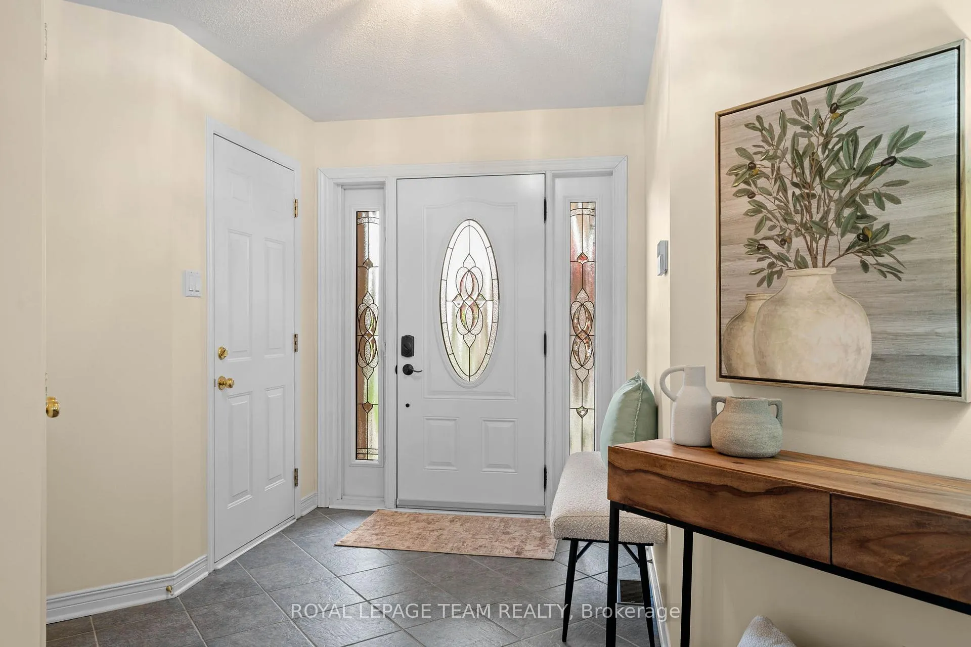 Photo 3 of 47 Stowgrass Crescent, Ottawa, Stittsville (Central) — HOMEH