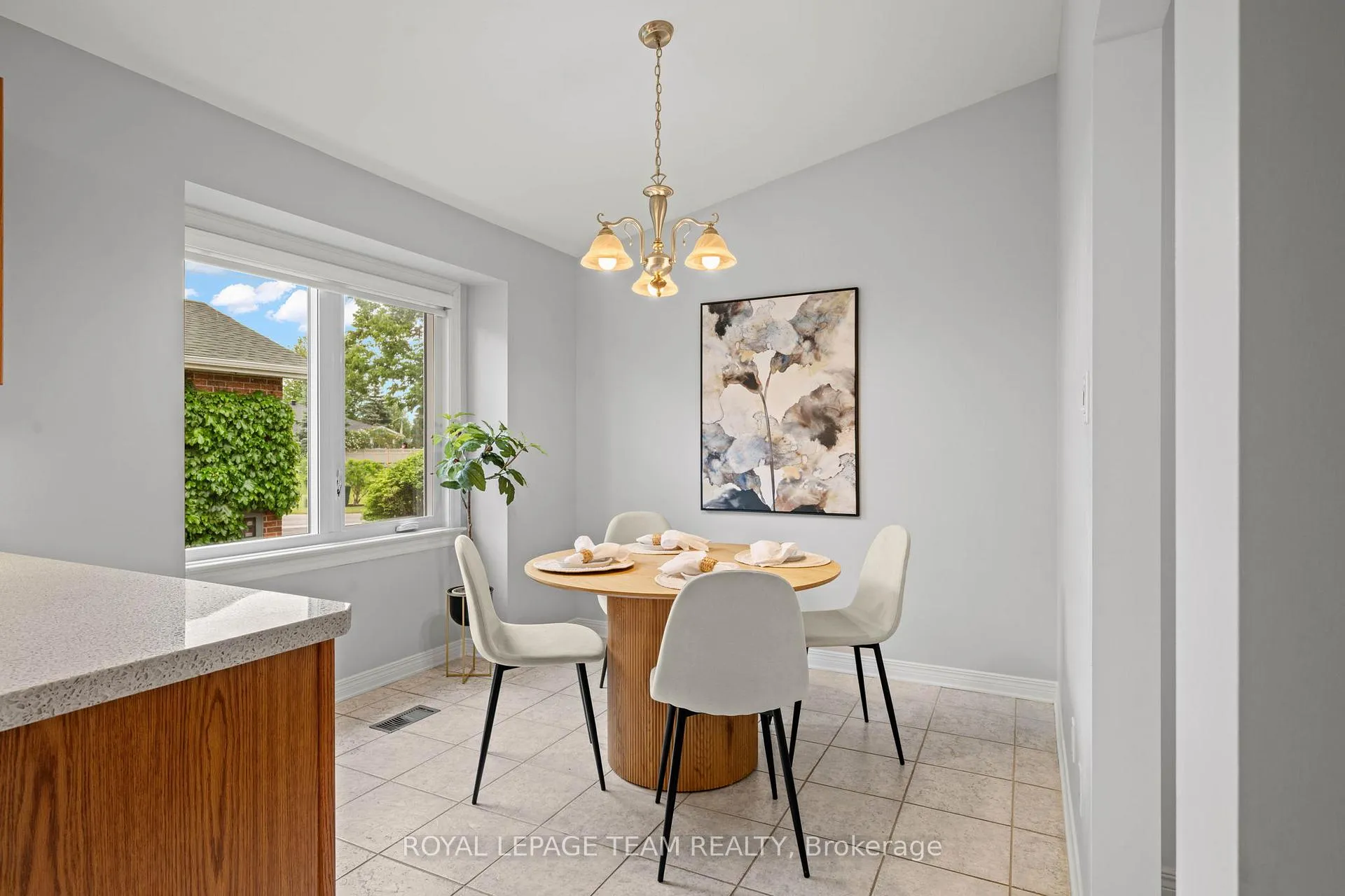 Photo 7 of 47 Stowgrass Crescent, Ottawa, Stittsville (Central) — HOMEH