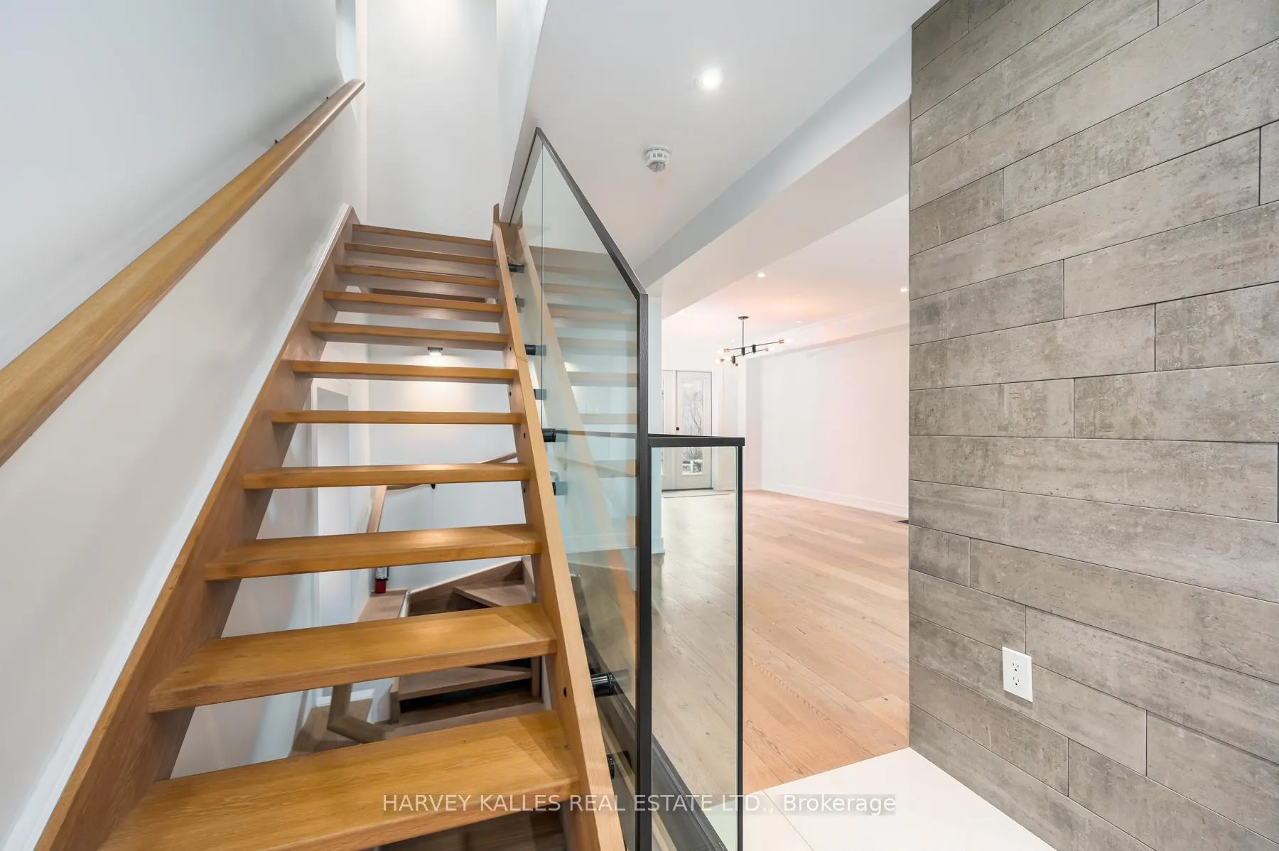 Photo 15 of 175 Lawrence Avenue W, Toronto, Lawrence Park South — HOMEH