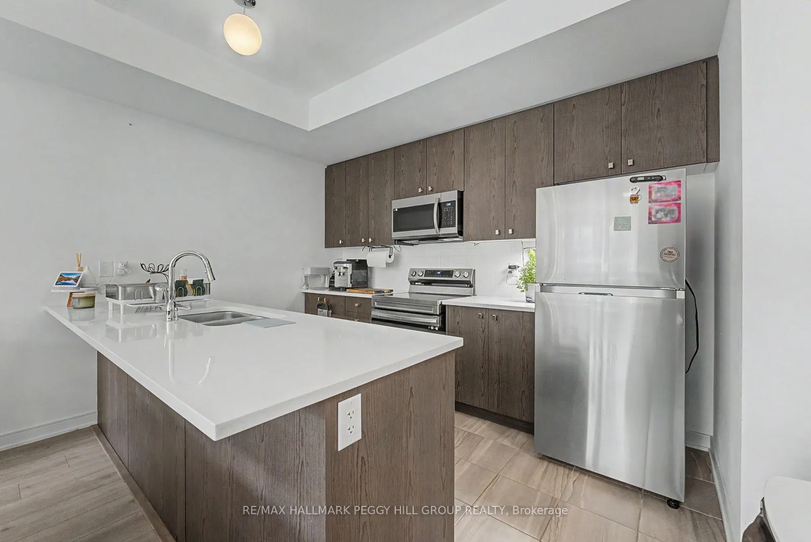 Photo 3 of 30 Red Maple Lane, Barrie, Innis-Shore — HOMEH