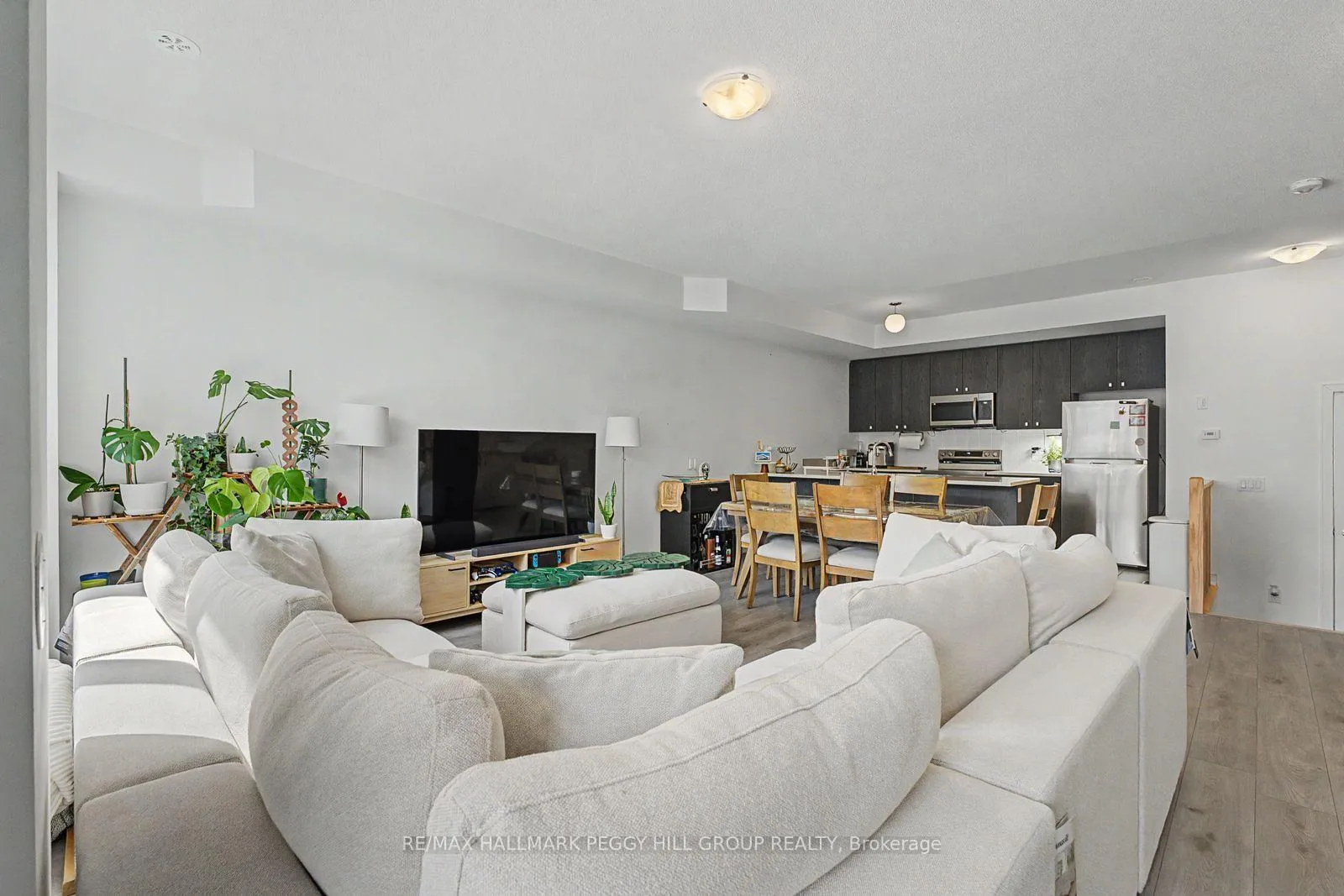 Photo 5 of 30 Red Maple Lane, Barrie, Innis-Shore — HOMEH