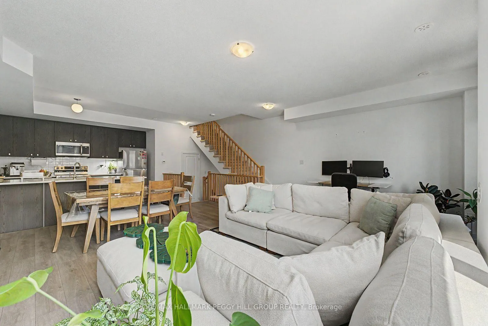 Photo 6 of 30 Red Maple Lane, Barrie, Innis-Shore — HOMEH