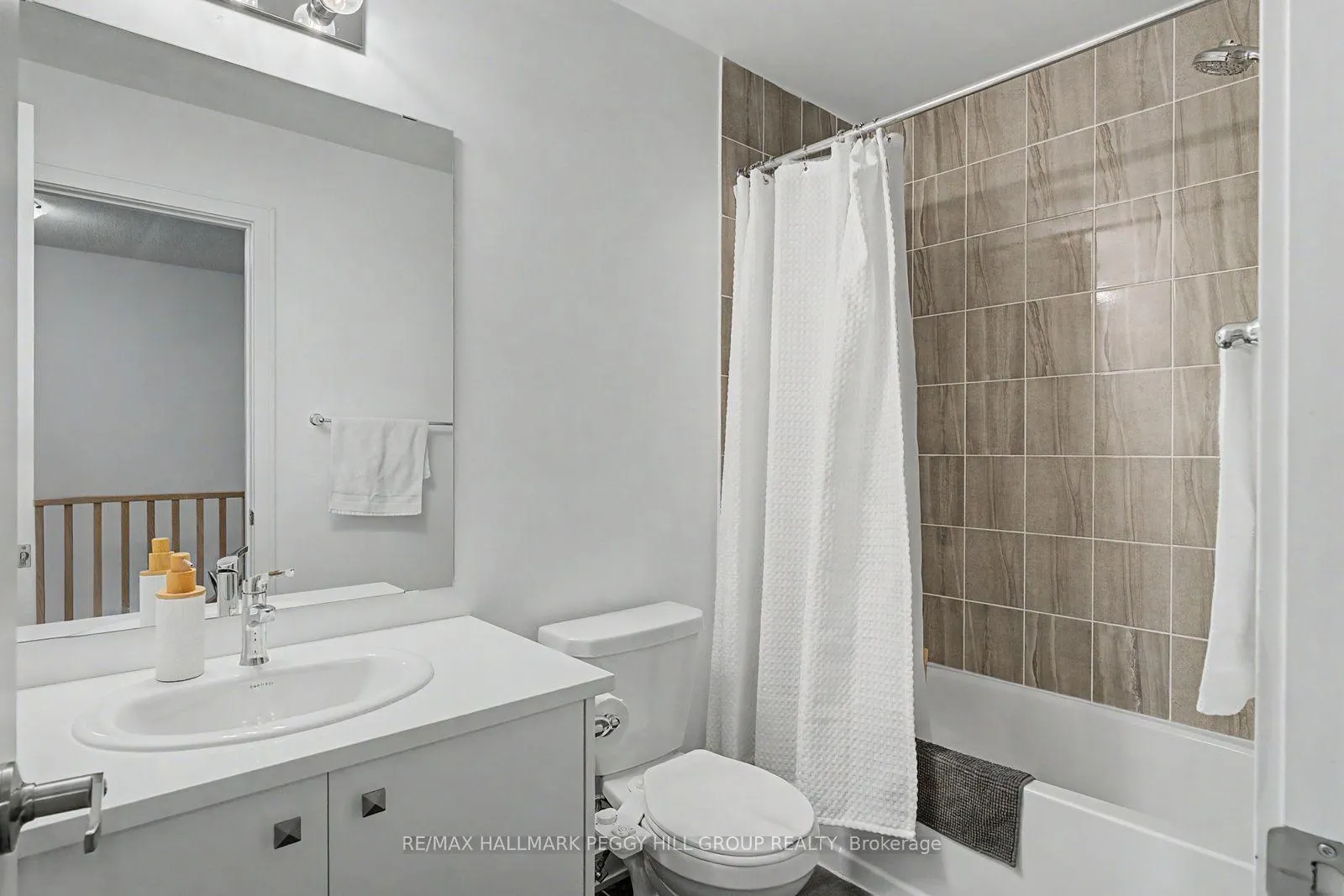 Photo 7 of 30 Red Maple Lane, Barrie, Innis-Shore — HOMEH