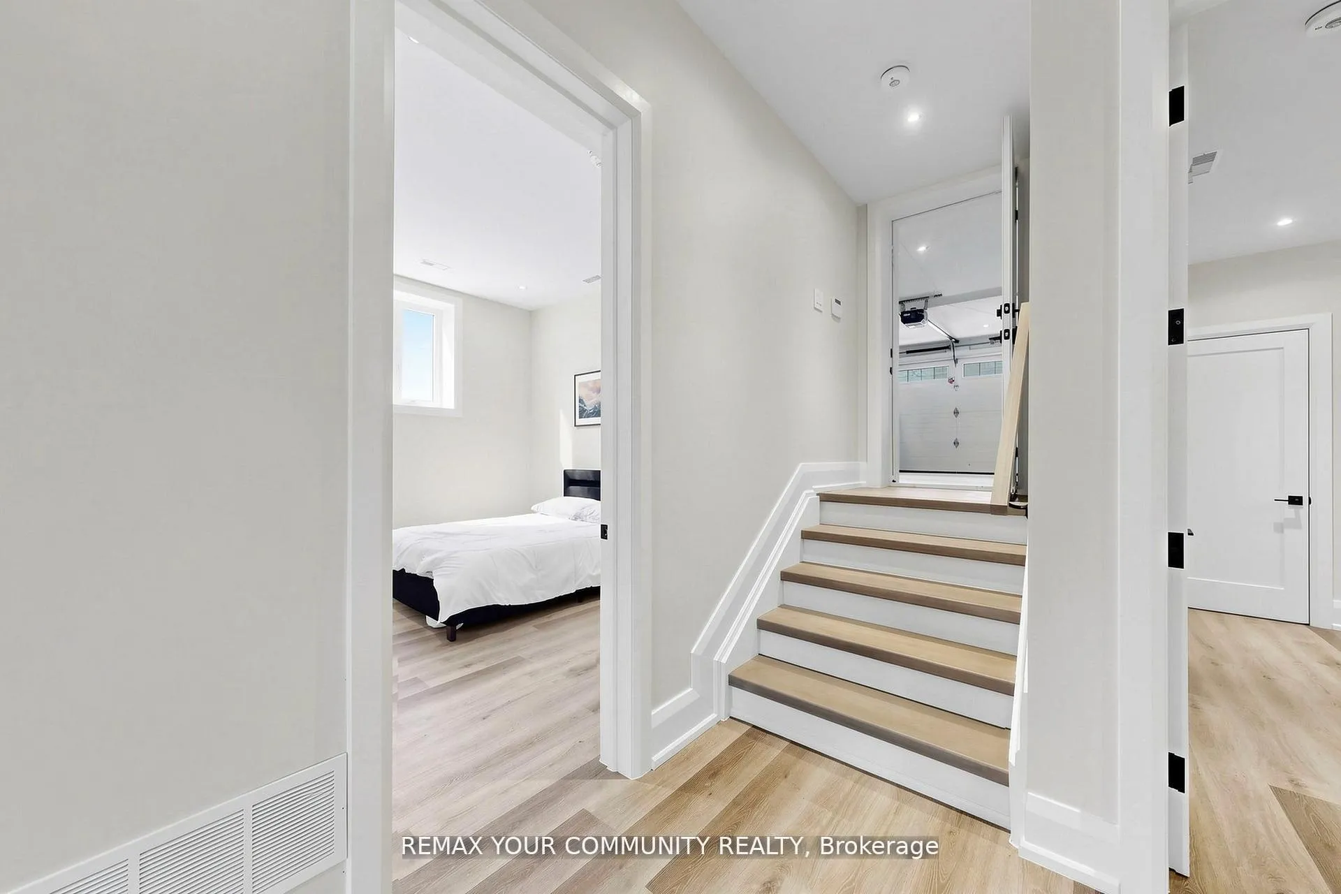 Photo 37 of 97 Ranee Avenue, Toronto, Englemount-Lawrence — HOMEH