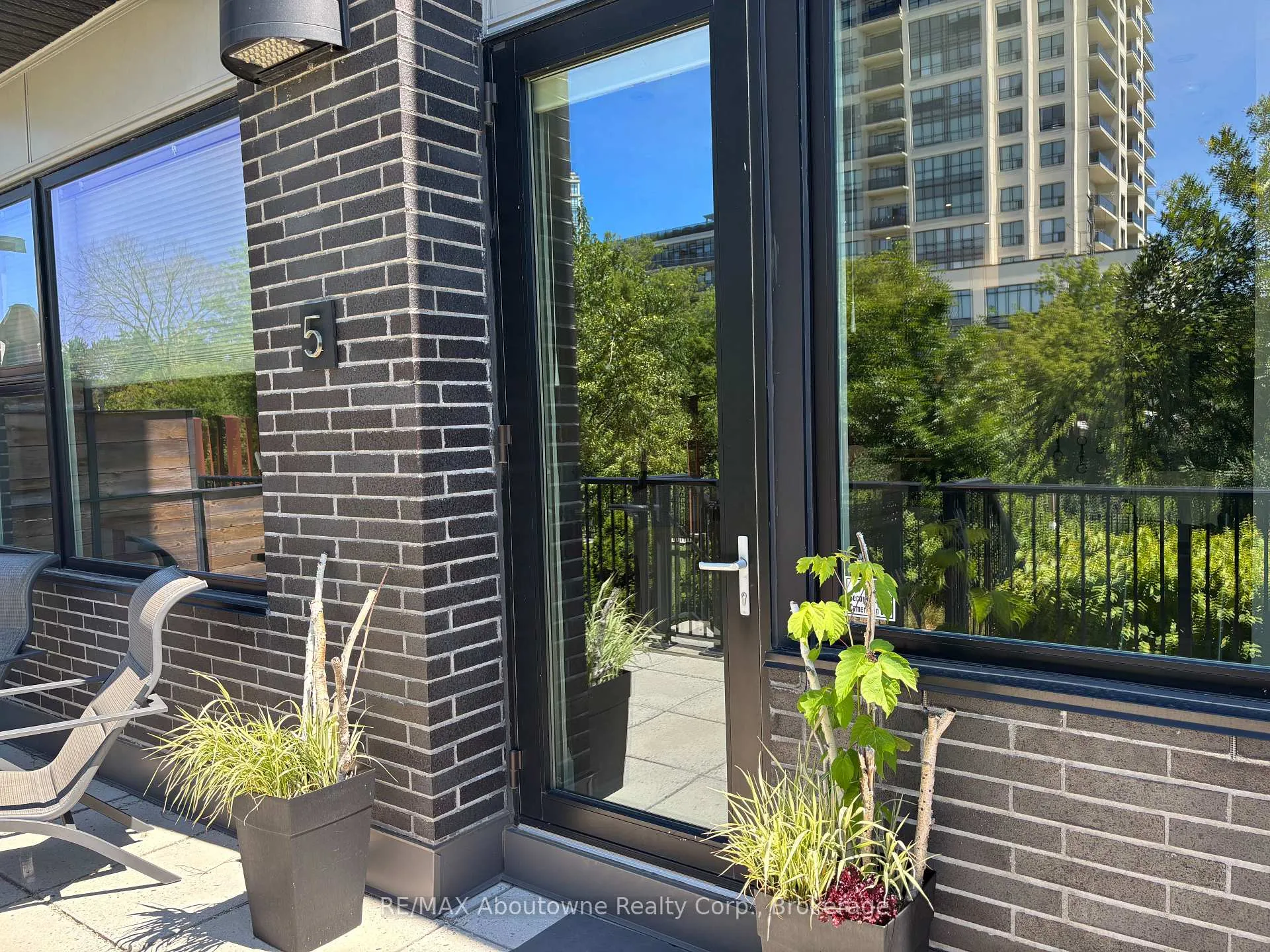 Photo 3 of Unit RL5, 53 Arthur Street S, Guelph, St. Patrick's Ward — HOMEH