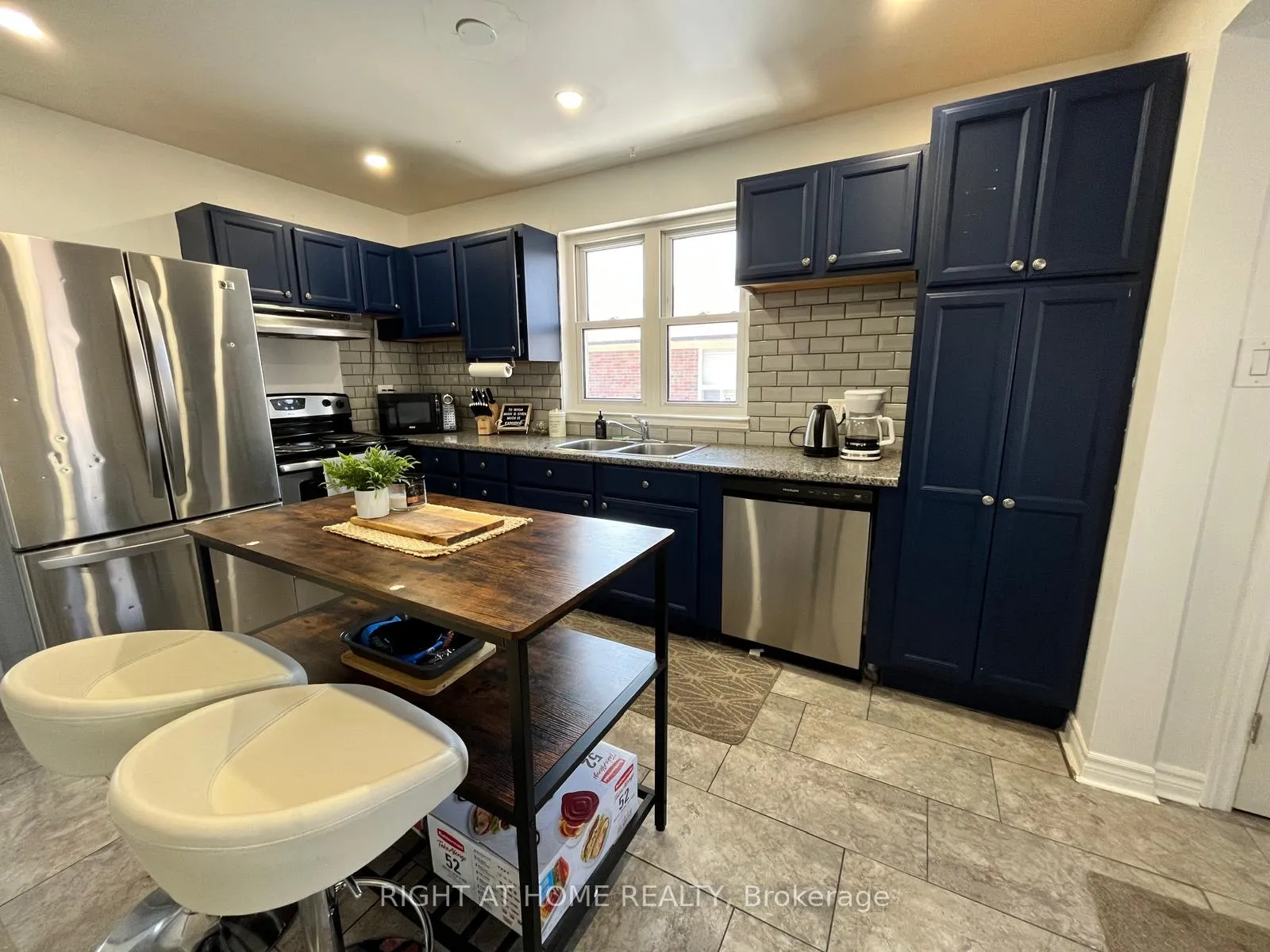 Photo 7 of Unit Main, 601 Olive Avenue, Oshawa, Donevan — HOMEH