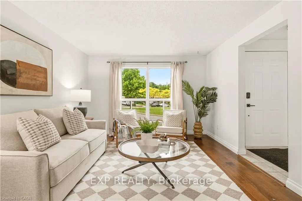 Photo 4 of 45 Catalina Court, Kitchener — HOMEH