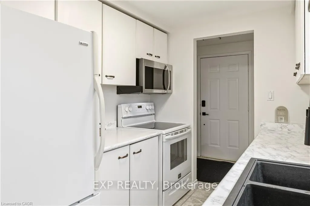 Photo 9 of 45 Catalina Court, Kitchener — HOMEH