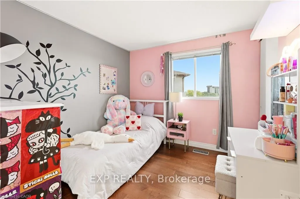 Photo 18 of 45 Catalina Court, Kitchener — HOMEH