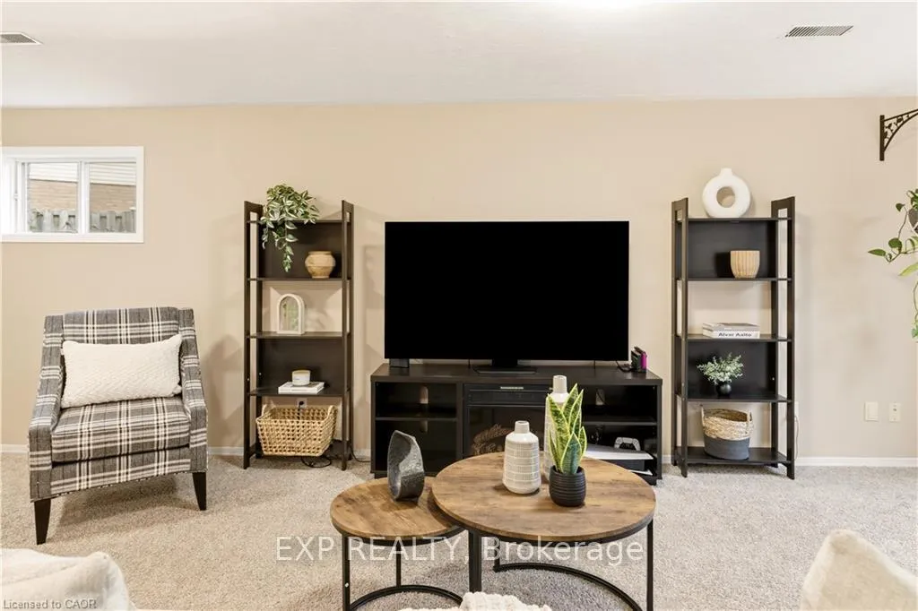 Photo 24 of 45 Catalina Court, Kitchener — HOMEH