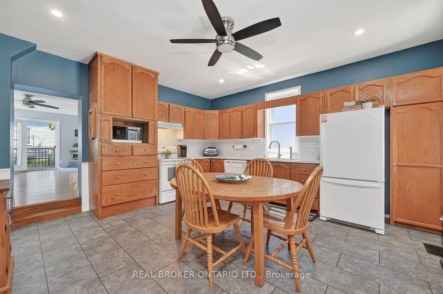 Photo 12 of 39 Mcewen Avenue, Smiths Falls — HOMEH