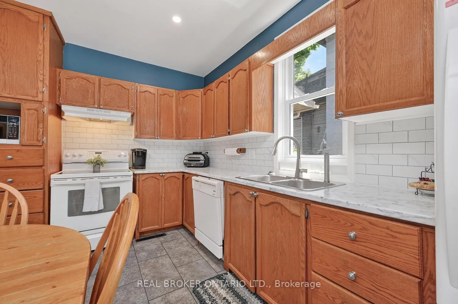 Photo 14 of 39 Mcewen Avenue, Smiths Falls — HOMEH