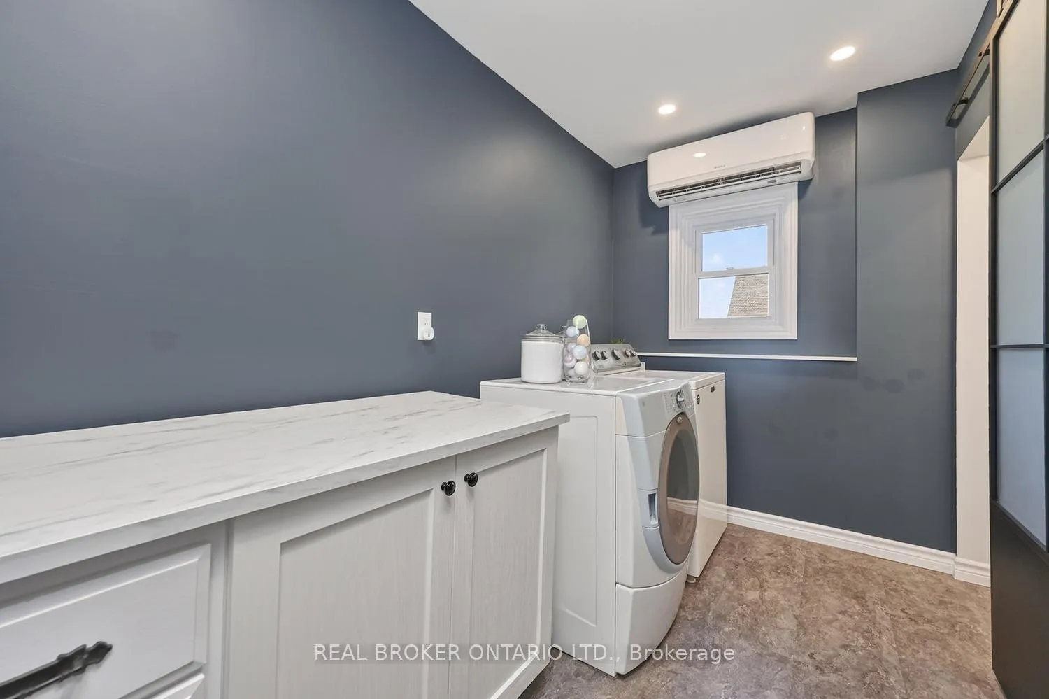 Photo 27 of 39 Mcewen Avenue, Smiths Falls — HOMEH