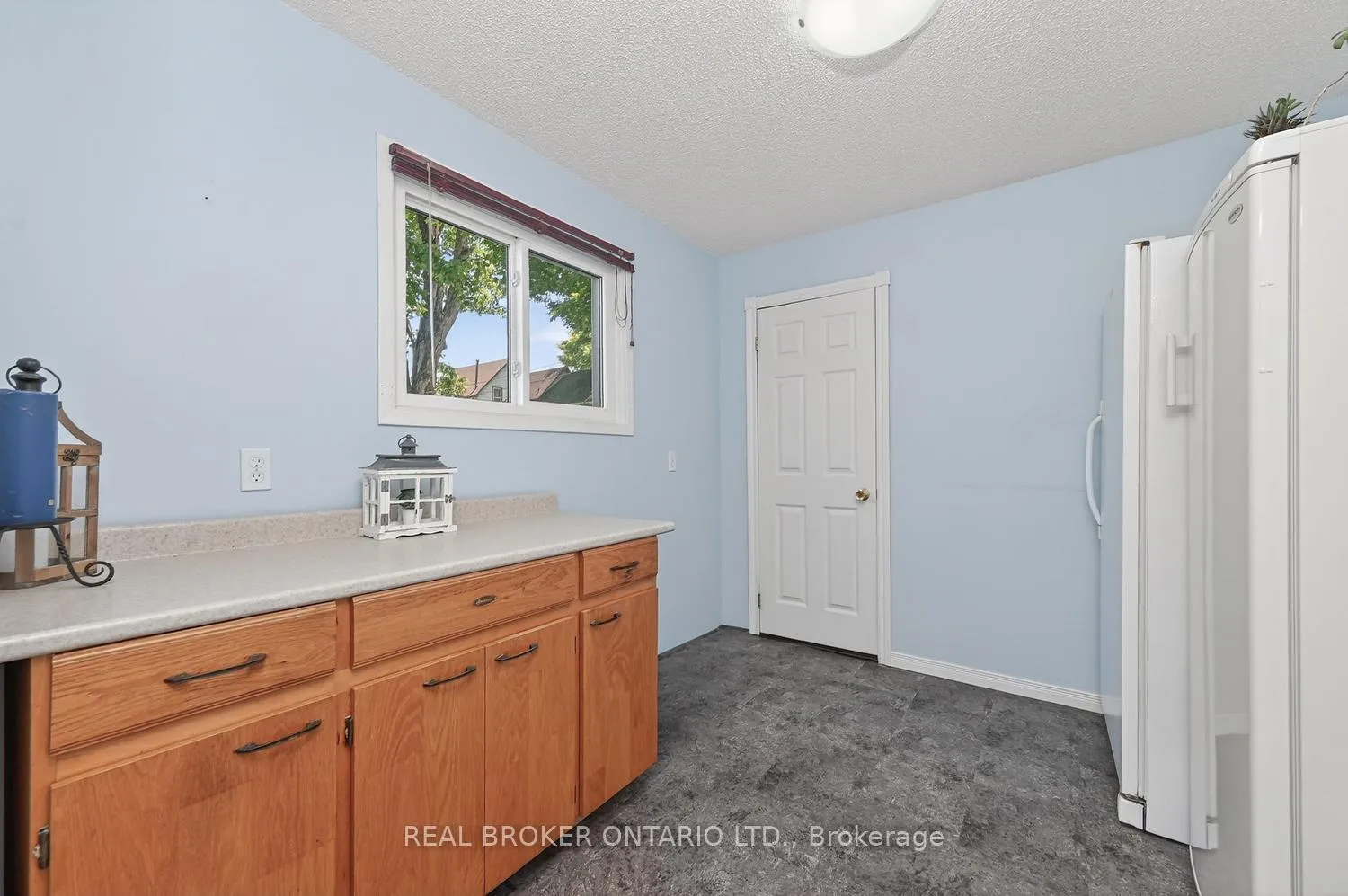 Photo 30 of 39 Mcewen Avenue, Smiths Falls — HOMEH
