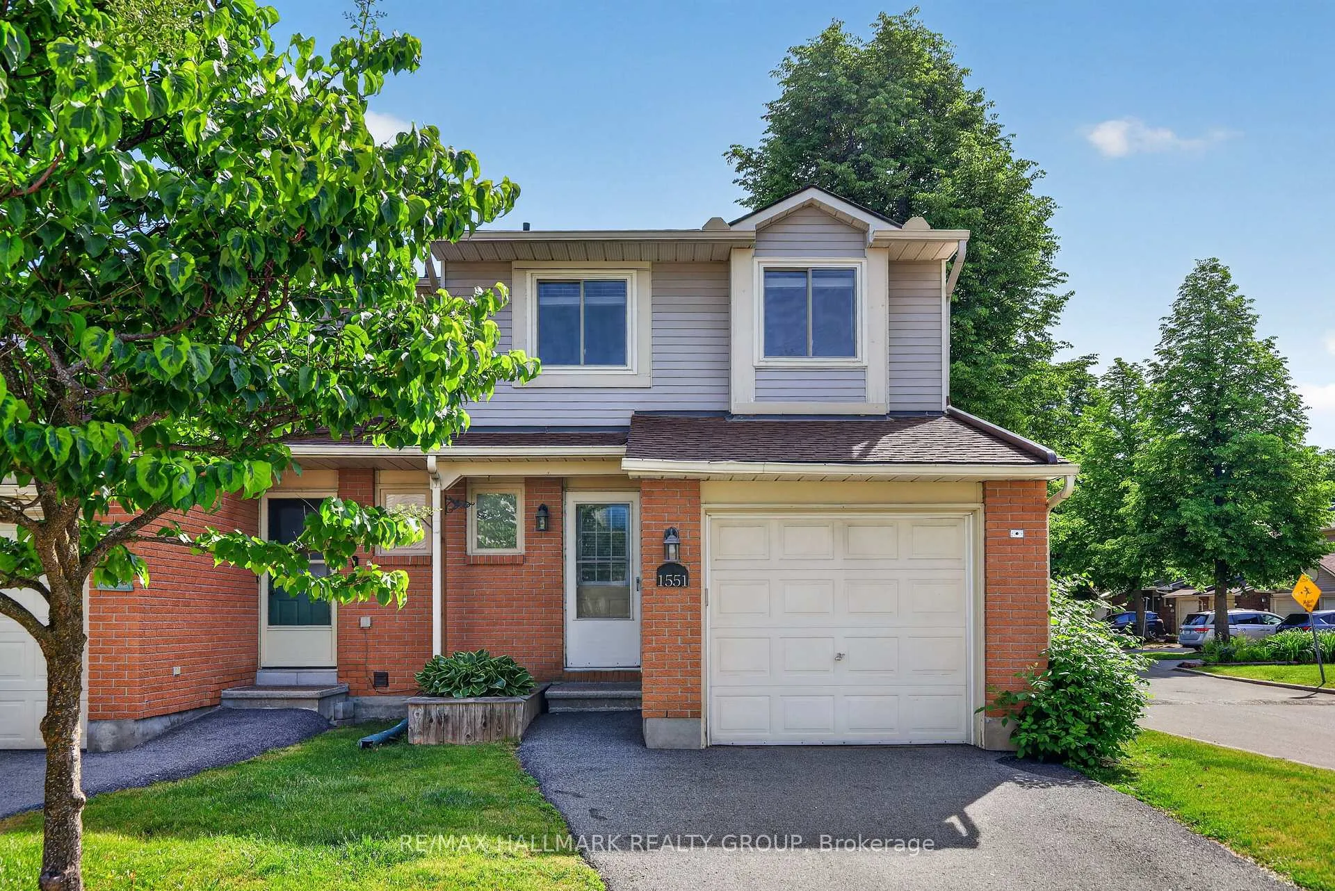 Front of 1551 Hoskins Crescent