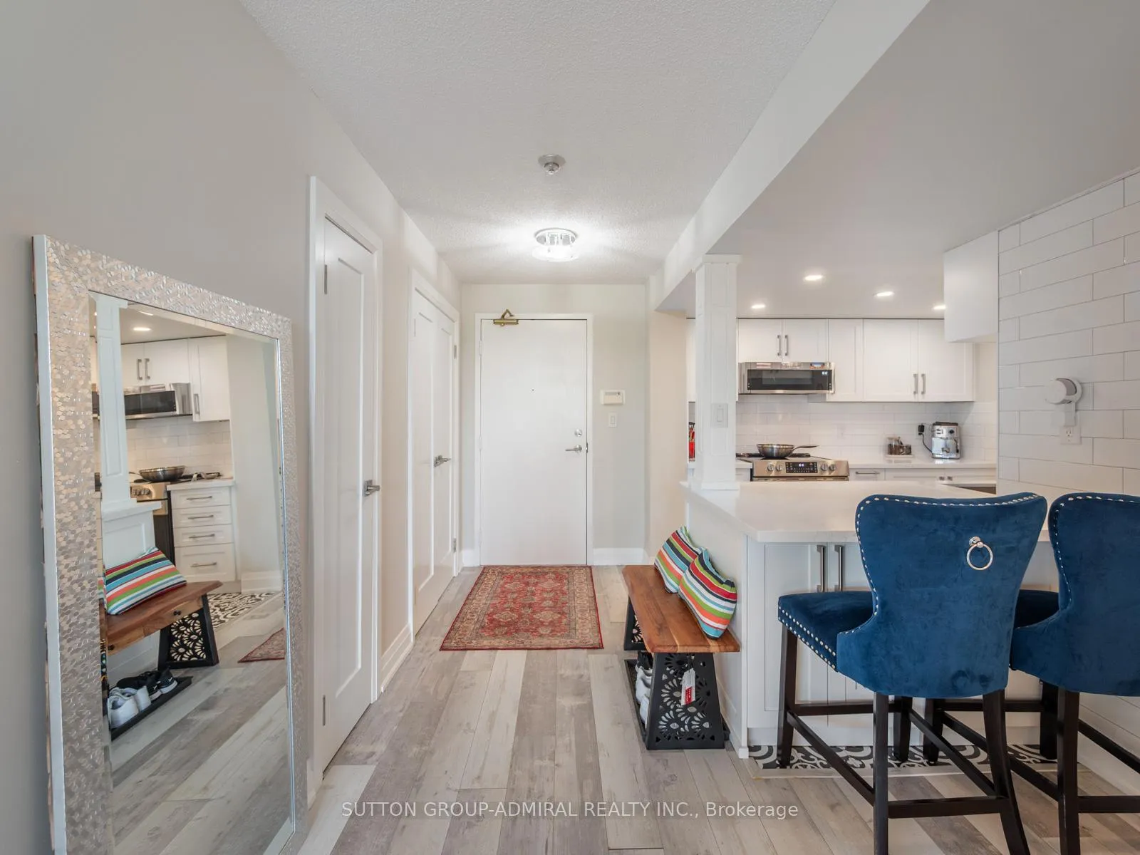 Photo 2 of Unit 401, 14924 Yonge Street, Aurora, Aurora Village — HOMEH