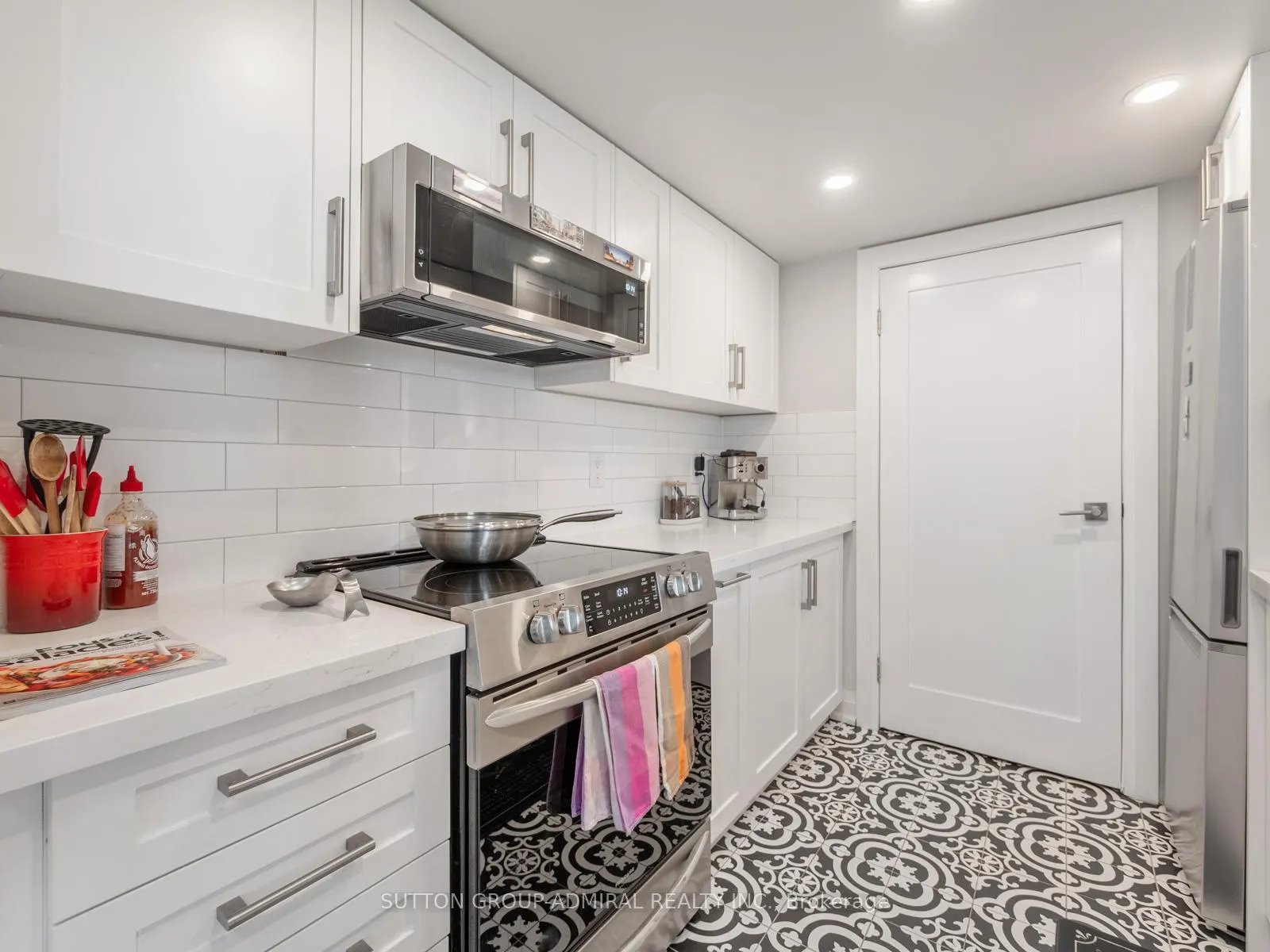 Photo 4 of Unit 401, 14924 Yonge Street, Aurora, Aurora Village — HOMEH