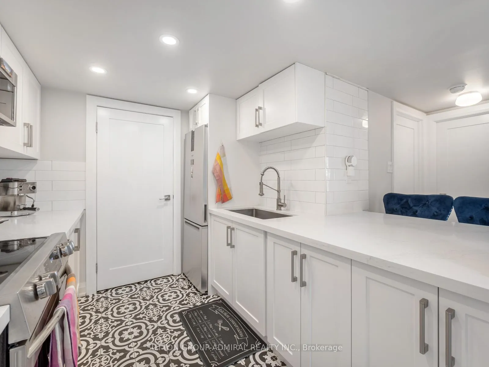 Photo 5 of Unit 401, 14924 Yonge Street, Aurora, Aurora Village — HOMEH