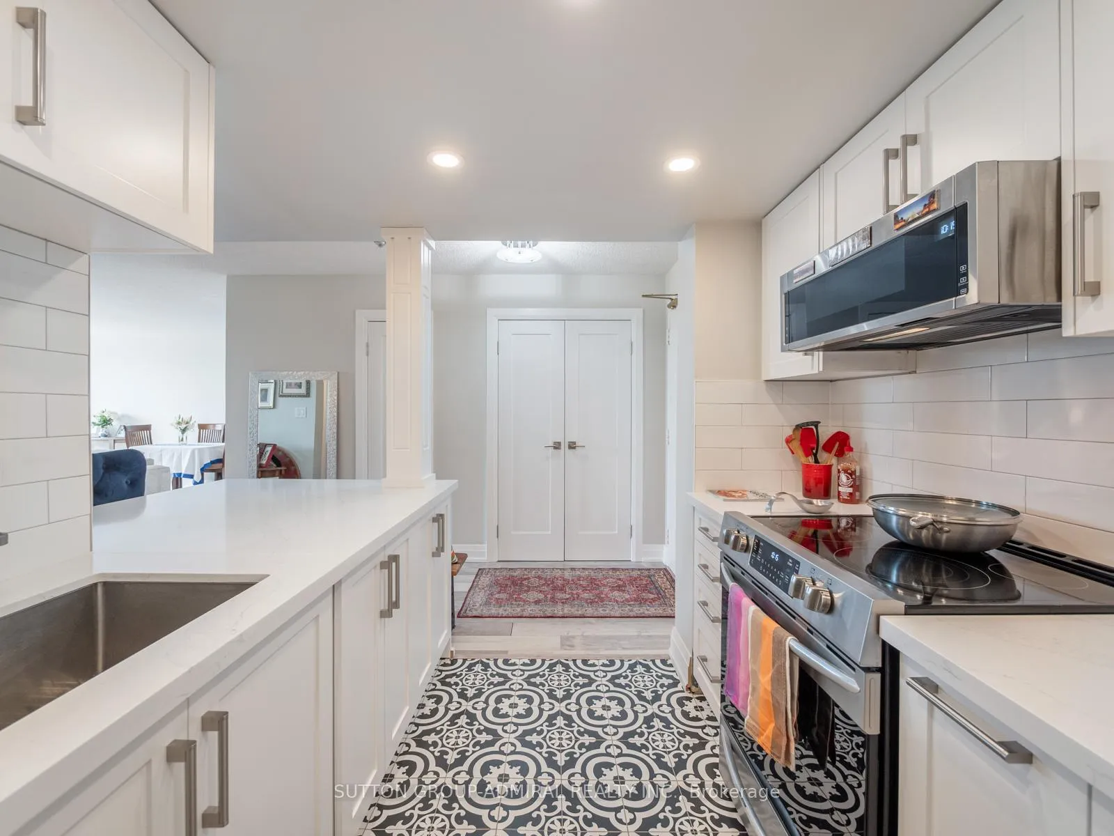 Photo 6 of Unit 401, 14924 Yonge Street, Aurora, Aurora Village — HOMEH
