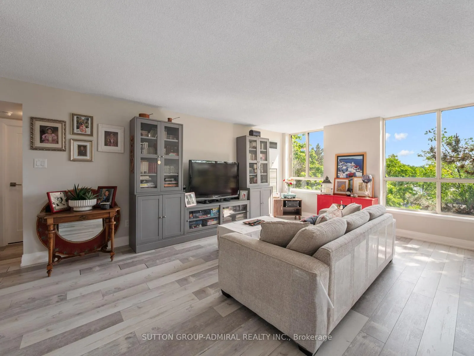 Photo 9 of Unit 401, 14924 Yonge Street, Aurora, Aurora Village — HOMEH