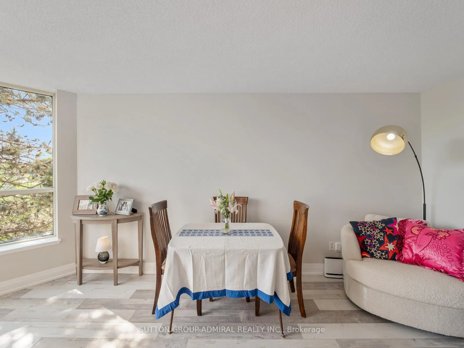 Photo 13 of Unit 401, 14924 Yonge Street, Aurora, Aurora Village — HOMEH
