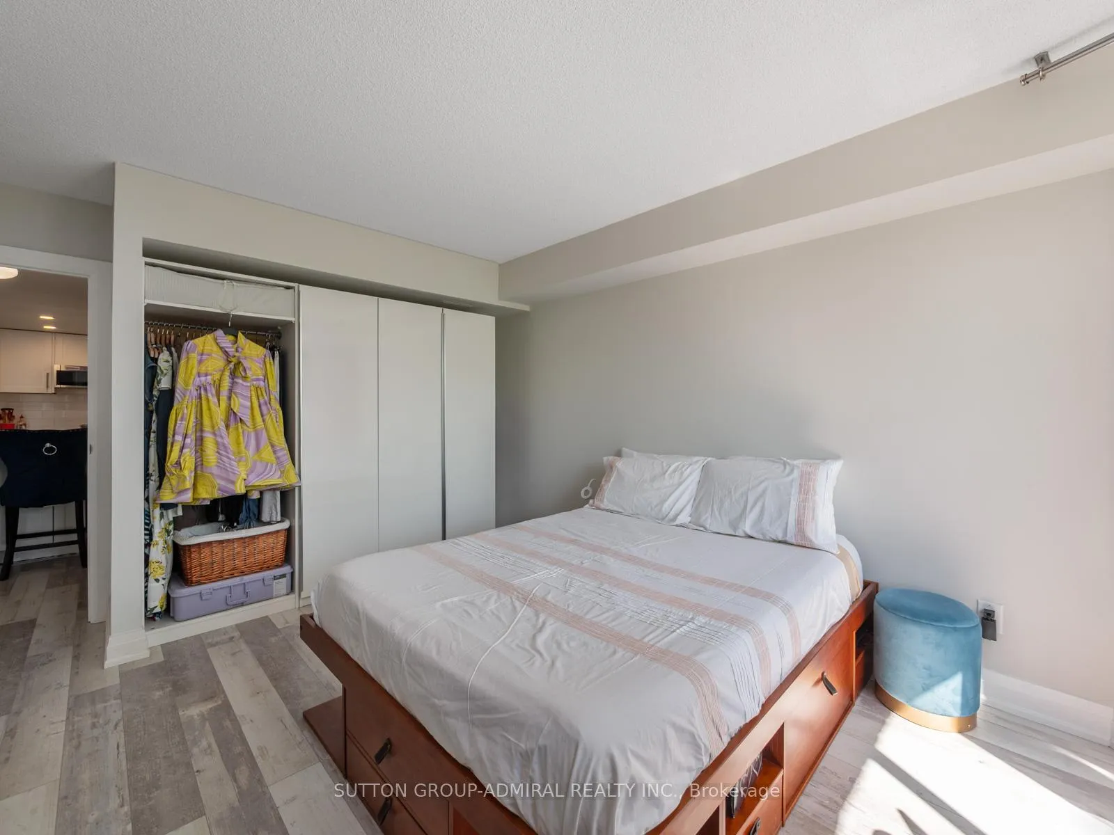 Photo 16 of Unit 401, 14924 Yonge Street, Aurora, Aurora Village — HOMEH