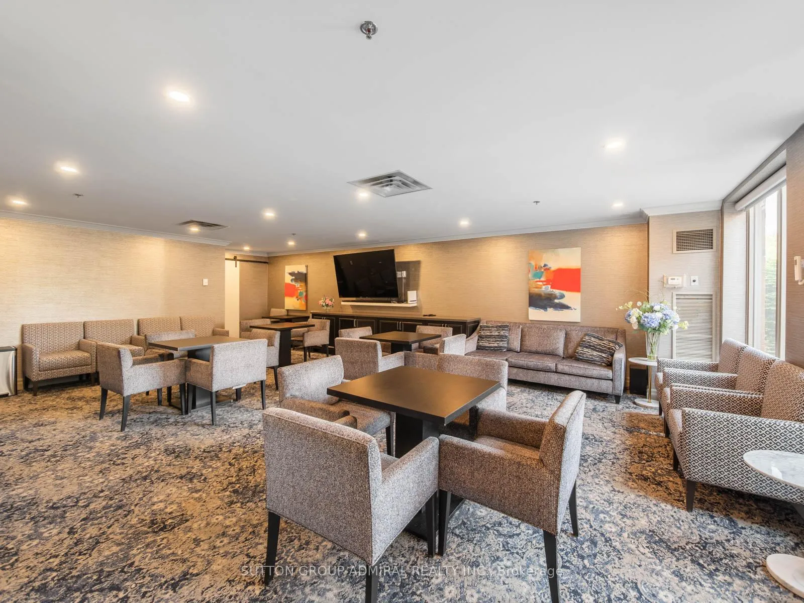 Photo 22 of Unit 401, 14924 Yonge Street, Aurora, Aurora Village — HOMEH