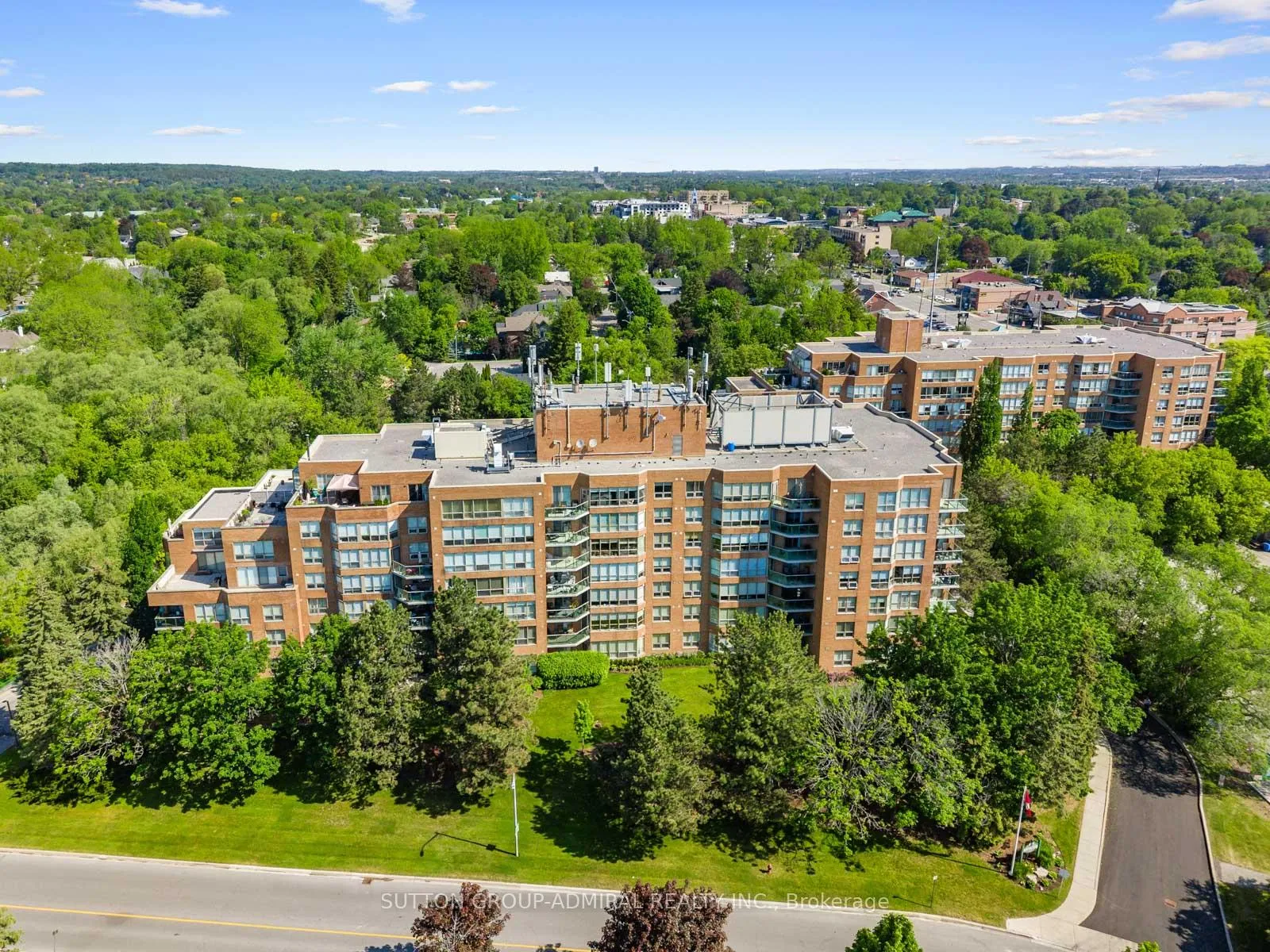 Photo 31 of Unit 401, 14924 Yonge Street, Aurora, Aurora Village — HOMEH