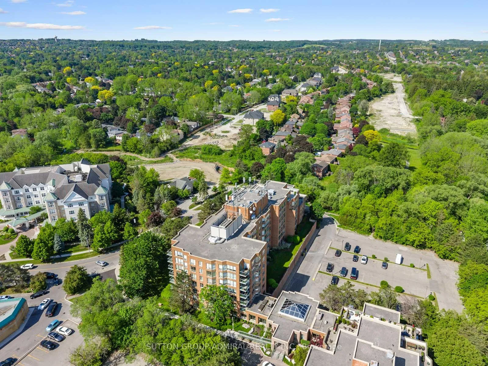Photo 33 of Unit 401, 14924 Yonge Street, Aurora, Aurora Village — HOMEH