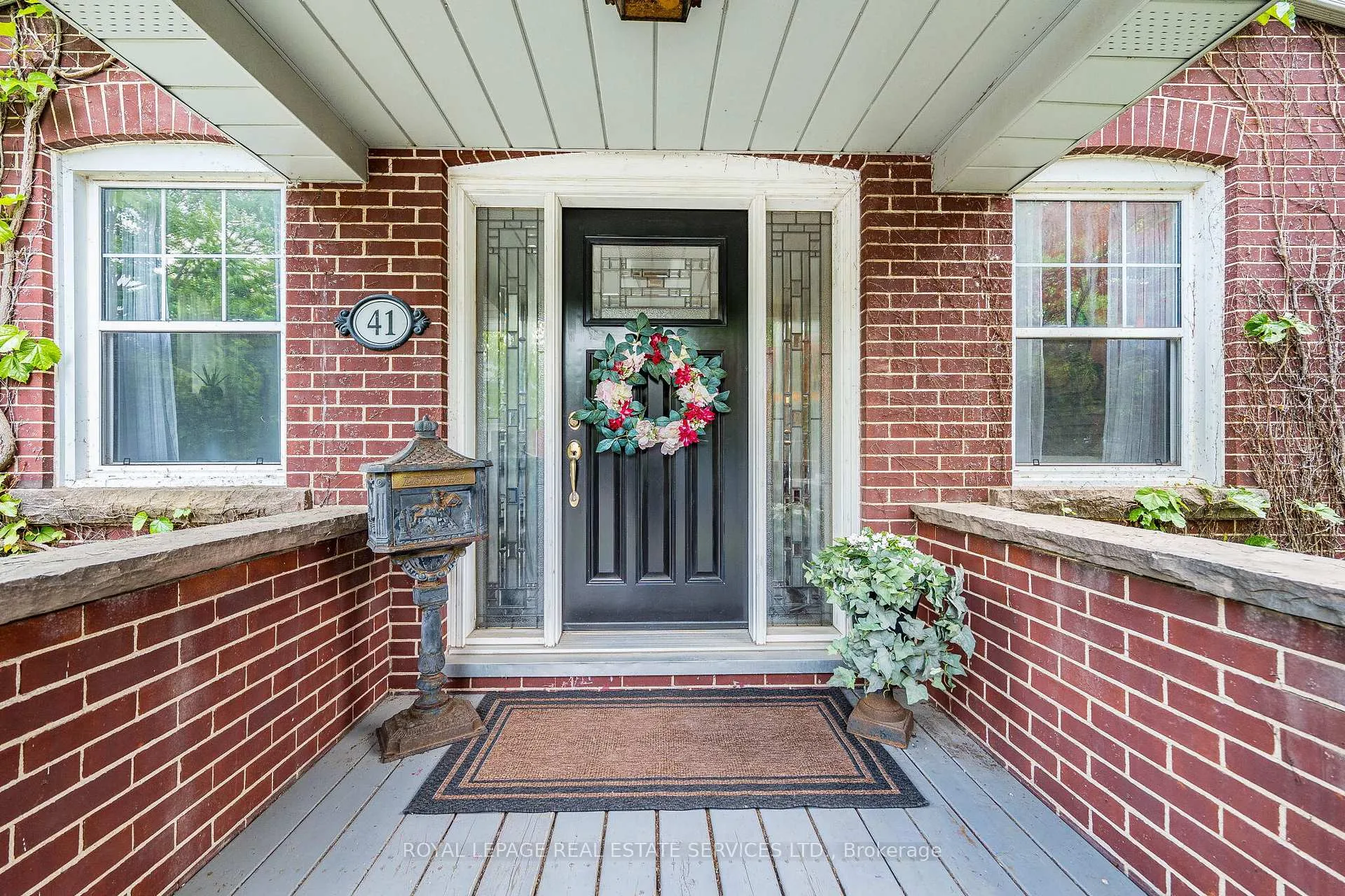 Photo 4 of 41 Wellington Street W, Brampton, Downtown Brampton — HOMEH