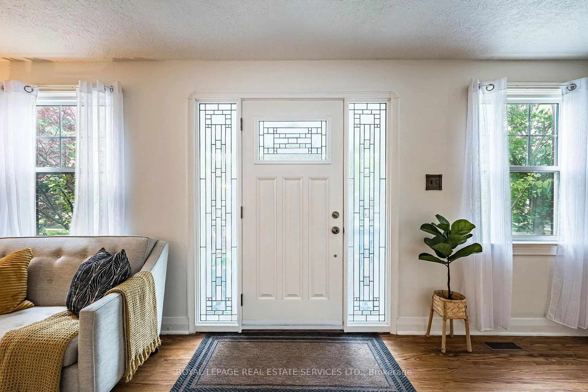 Photo 6 of 41 Wellington Street W, Brampton, Downtown Brampton — HOMEH