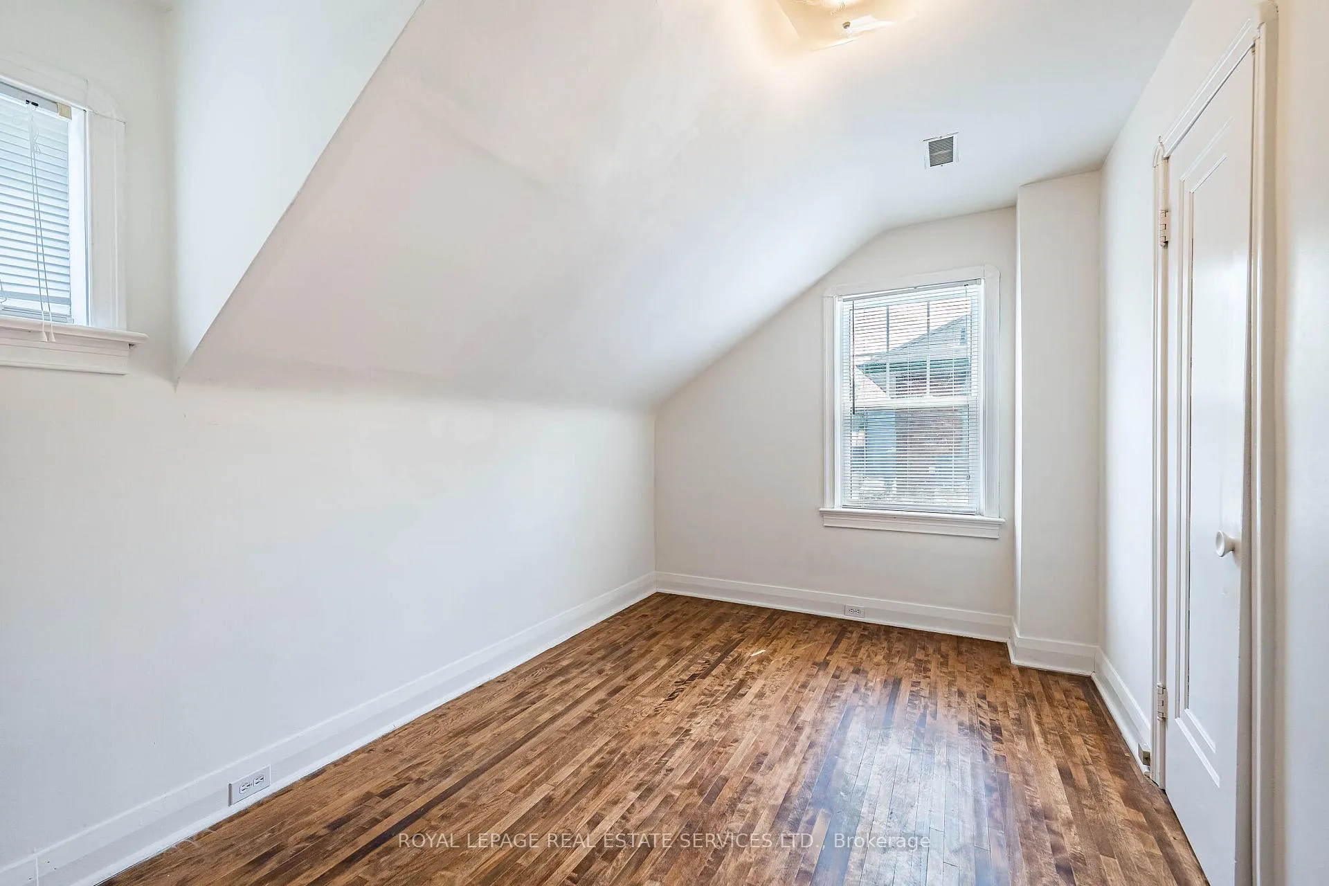Photo 20 of 41 Wellington Street W, Brampton, Downtown Brampton — HOMEH