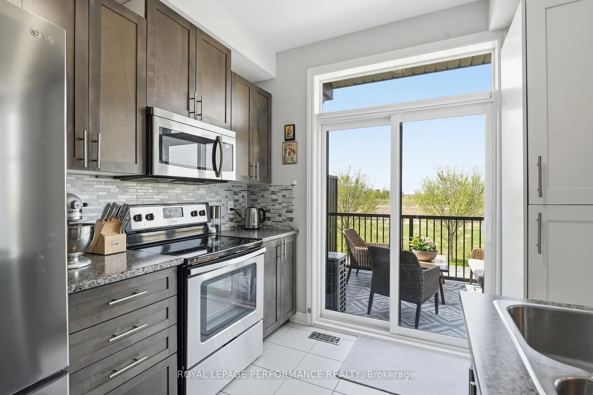 Photo 10 of 663 Trigoria Crescent, Ottawa, Avalon West — HOMEH