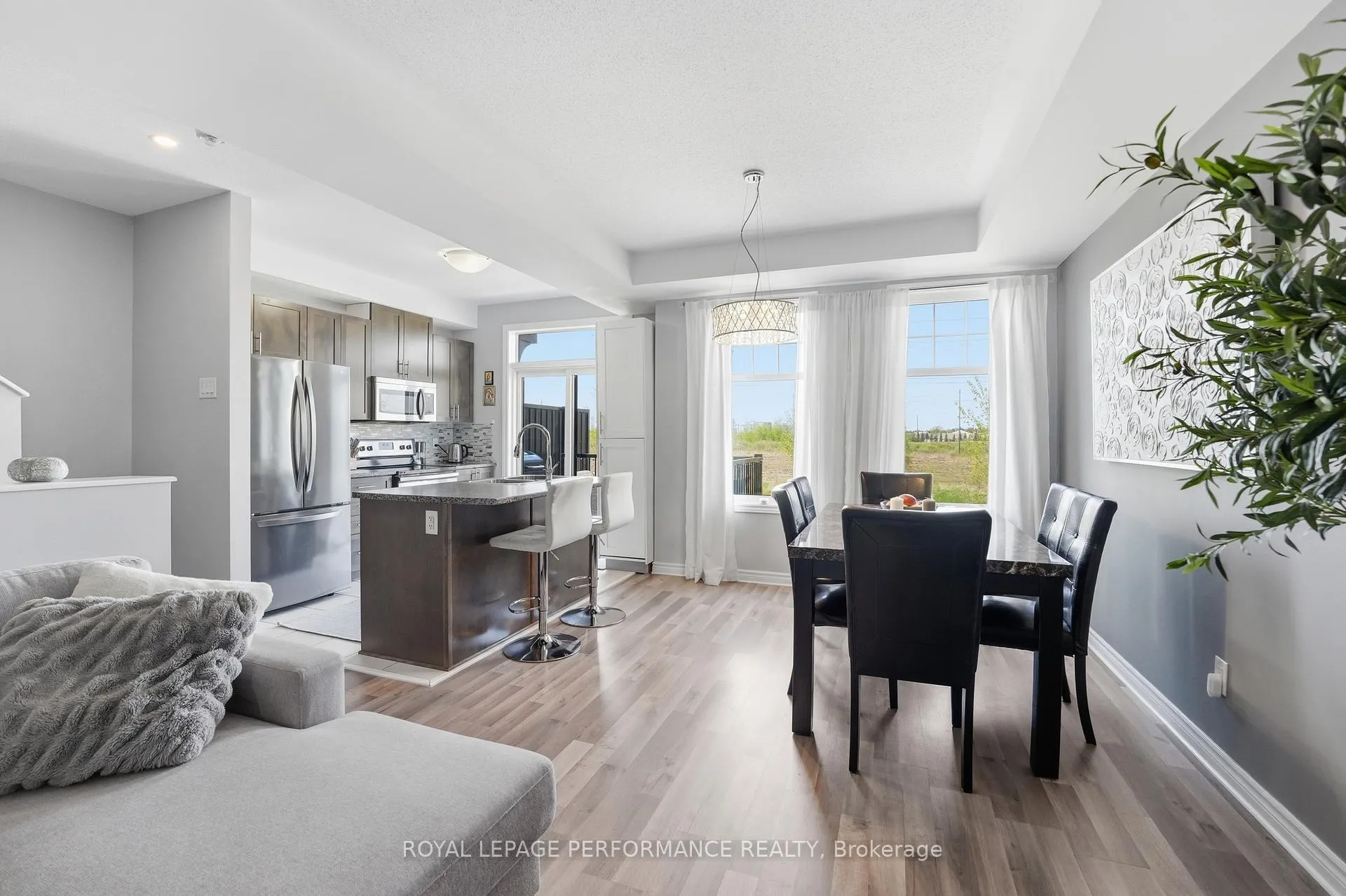 Photo 12 of 663 Trigoria Crescent, Ottawa, Avalon West — HOMEH