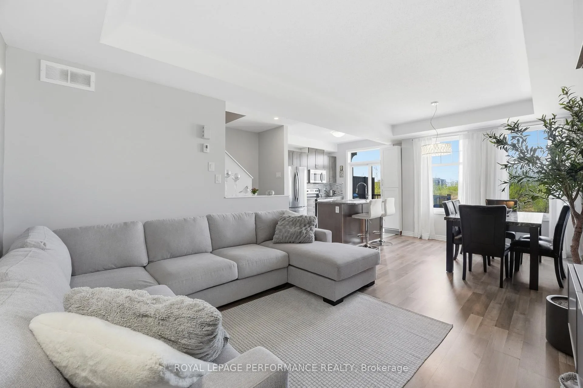 Photo 18 of 663 Trigoria Crescent, Ottawa, Avalon West — HOMEH