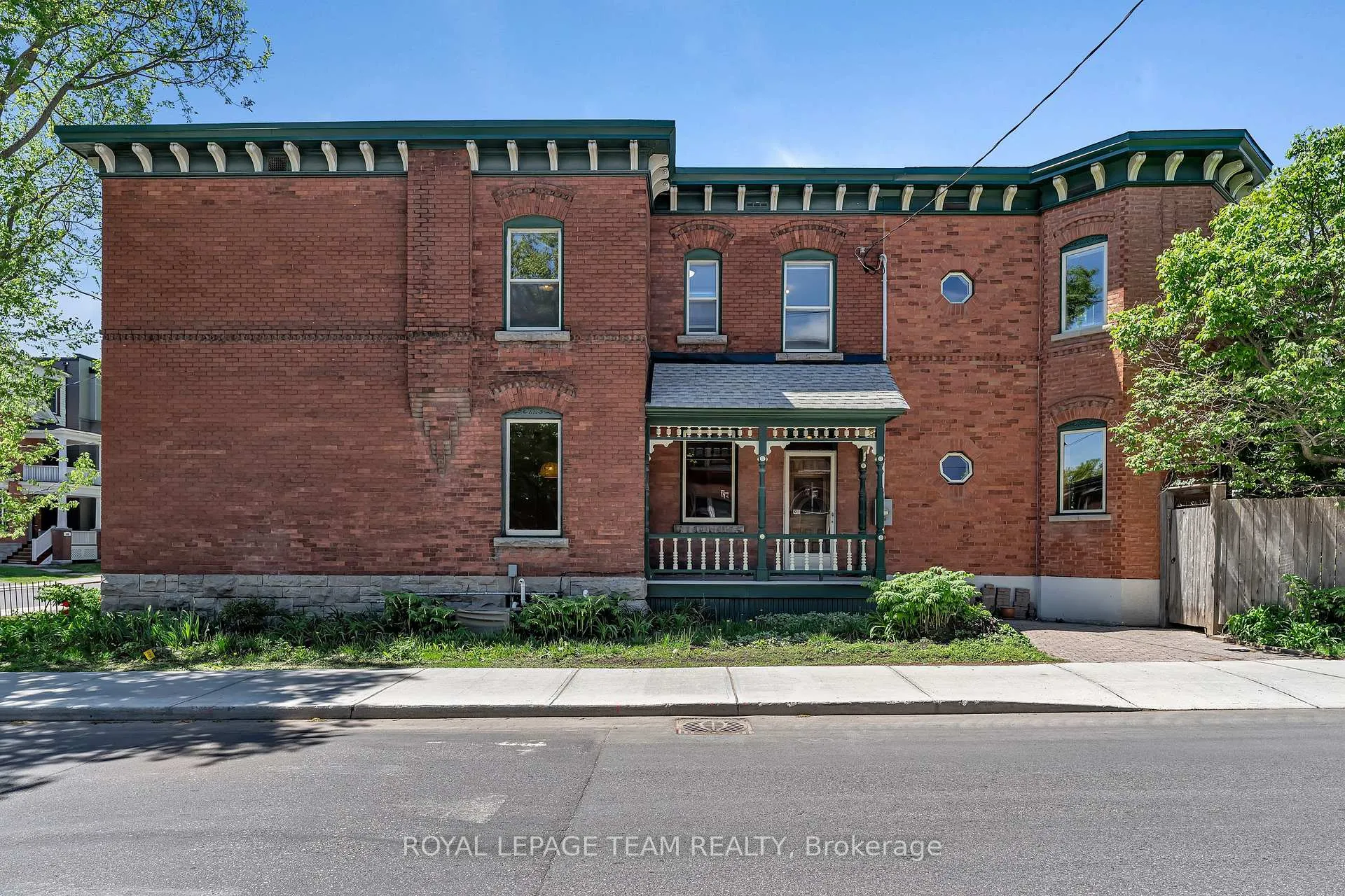 Photo 2 of 537 Gilmour Street, Ottawa, Ottawa Centre — HOMEH