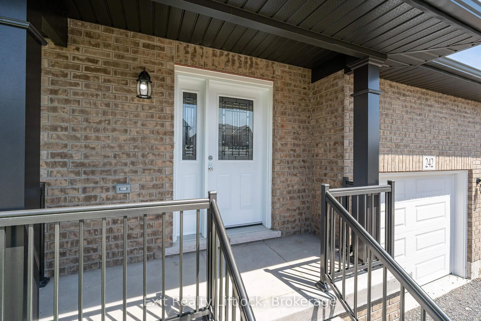 Photo 2 of 242 O'Neil Street, Peterborough, Monaghan Ward 2 — HOMEH