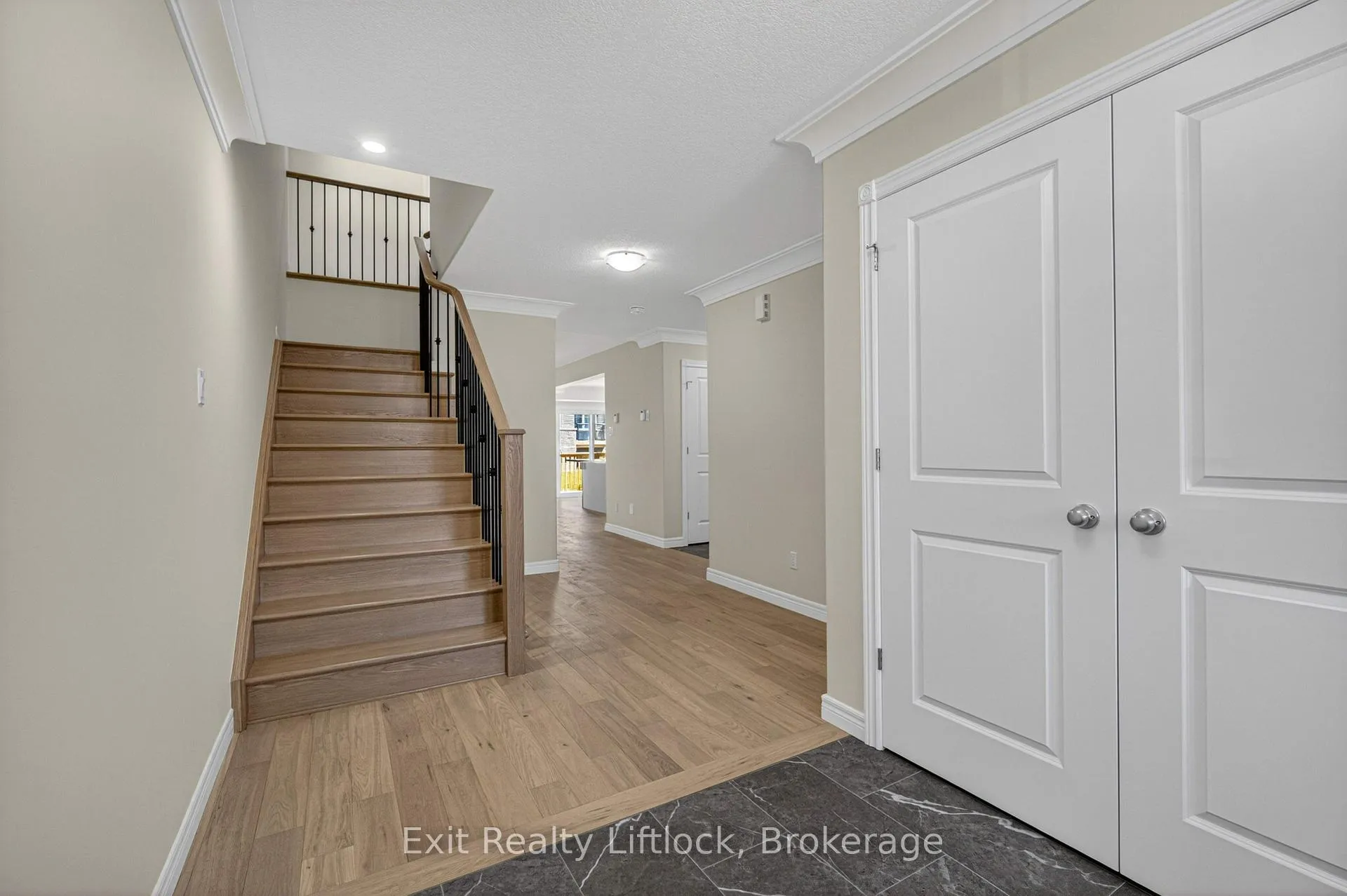 Photo 4 of 242 O'Neil Street, Peterborough, Monaghan Ward 2 — HOMEH
