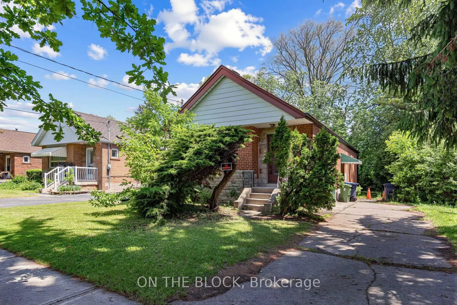Photo 1 of 729 Pharmacy Avenue, Scarborough, Clairlea-Birchmount — HOMEH