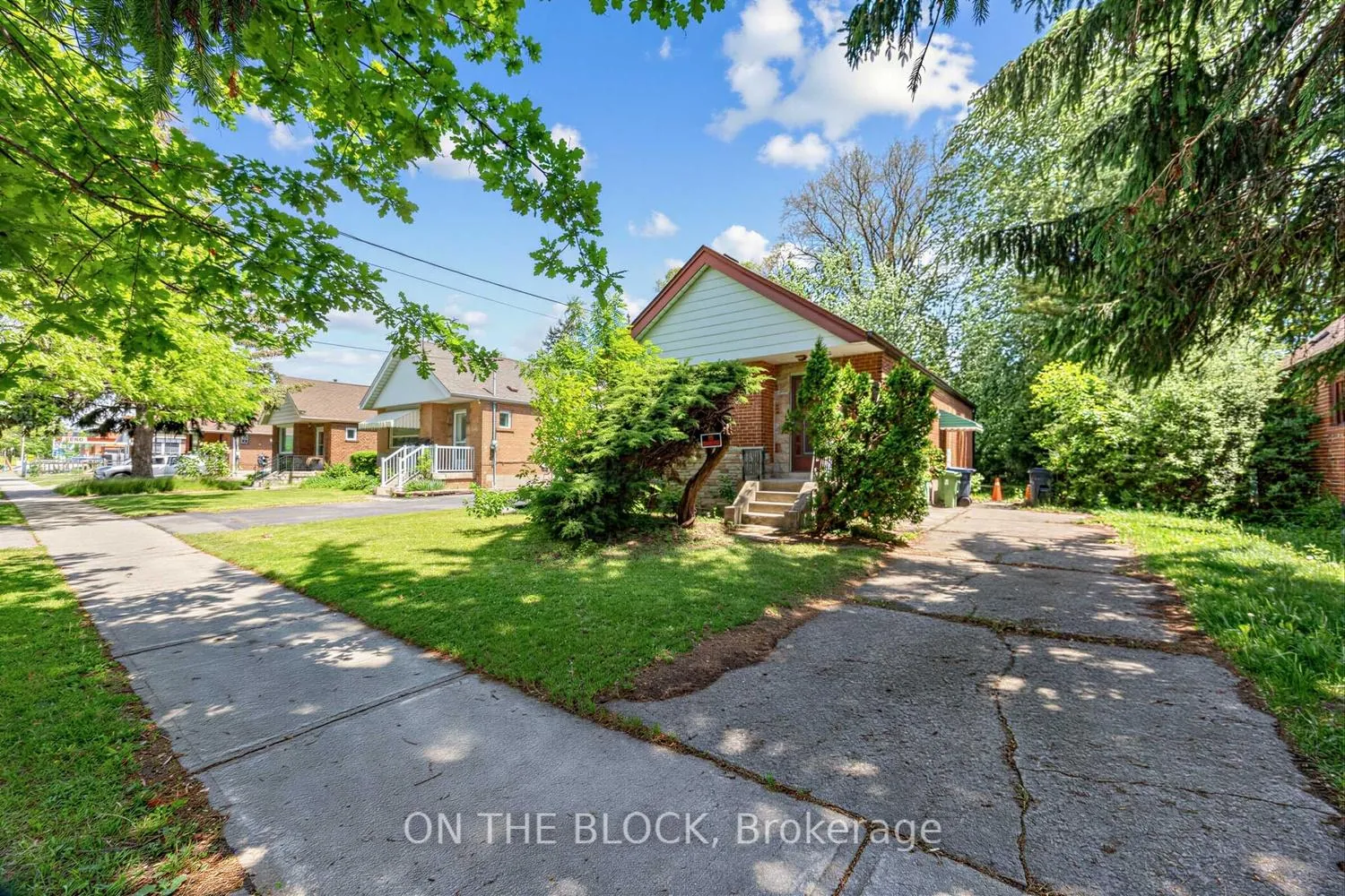 Photo 2 of 729 Pharmacy Avenue, Scarborough, Clairlea-Birchmount — HOMEH
