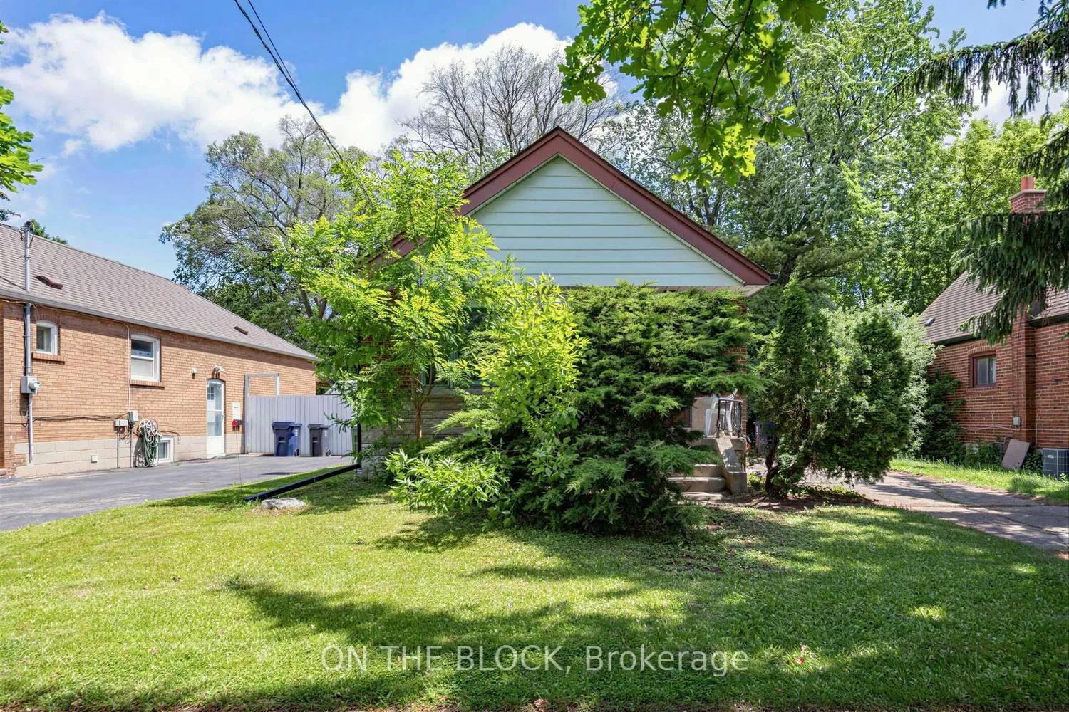 Photo 3 of 729 Pharmacy Avenue, Scarborough, Clairlea-Birchmount — HOMEH