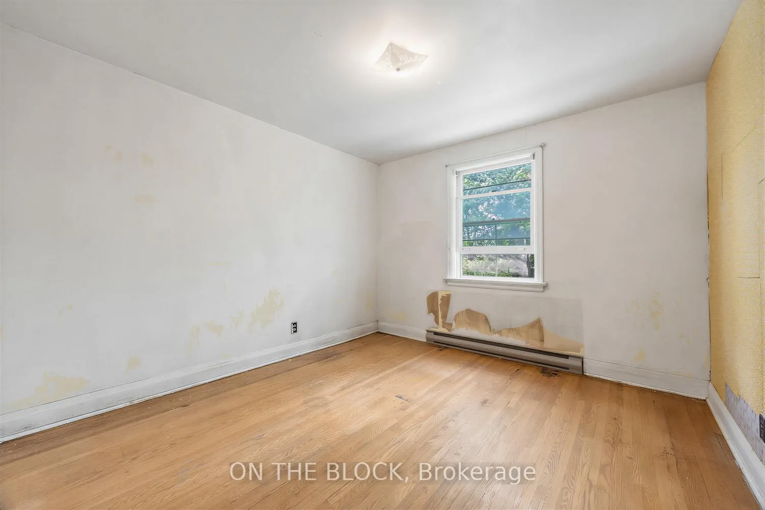 Photo 10 of 729 Pharmacy Avenue, Scarborough, Clairlea-Birchmount — HOMEH