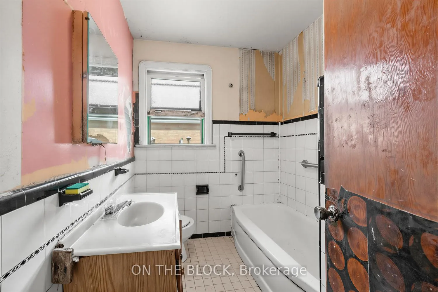 Photo 12 of 729 Pharmacy Avenue, Scarborough, Clairlea-Birchmount — HOMEH