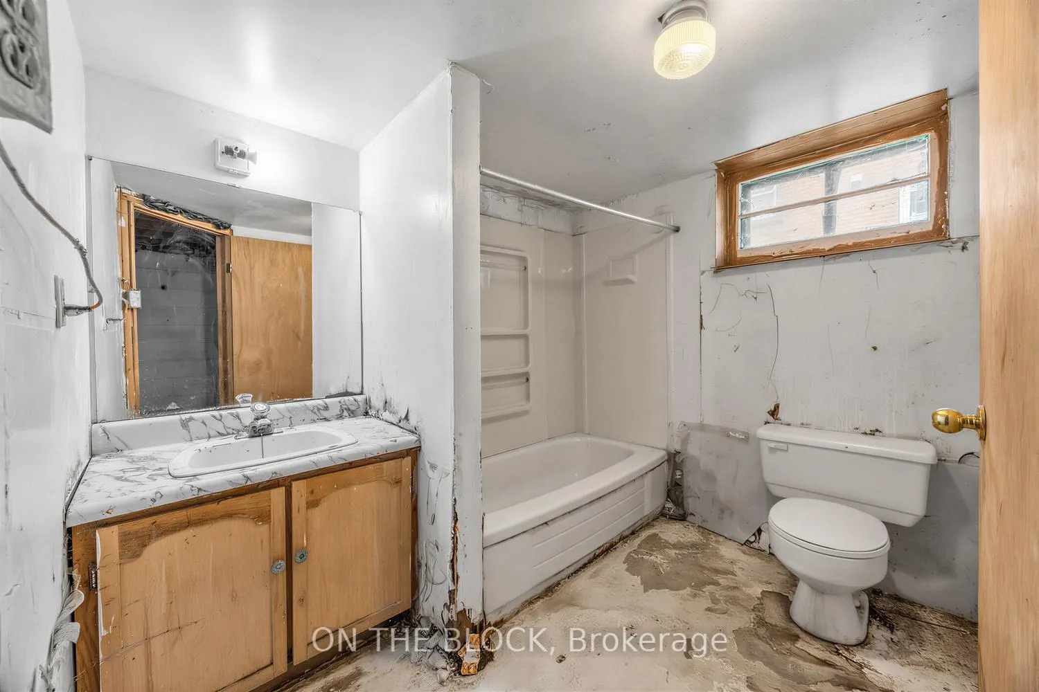 Photo 17 of 729 Pharmacy Avenue, Scarborough, Clairlea-Birchmount — HOMEH
